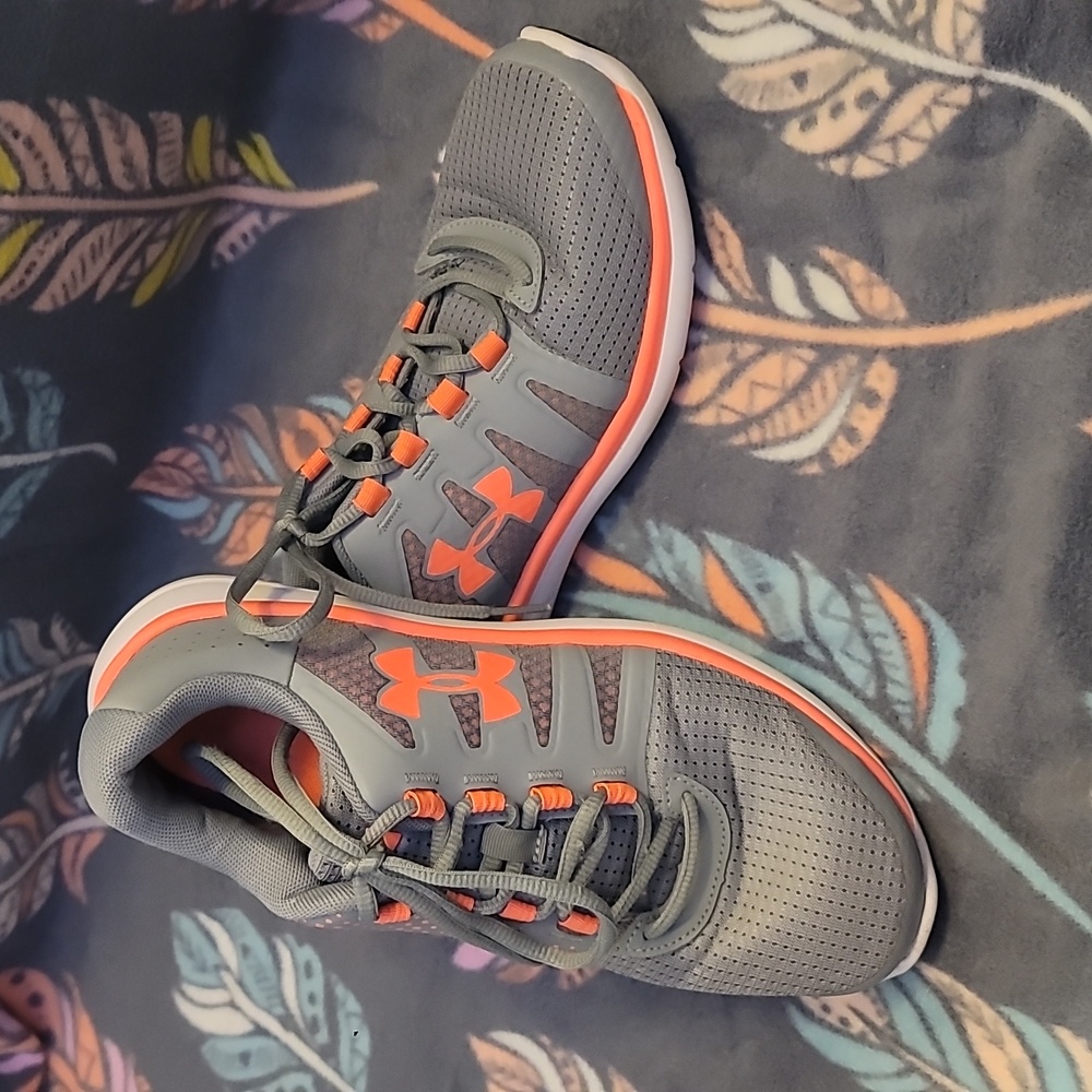 UA athletic tennis shoes